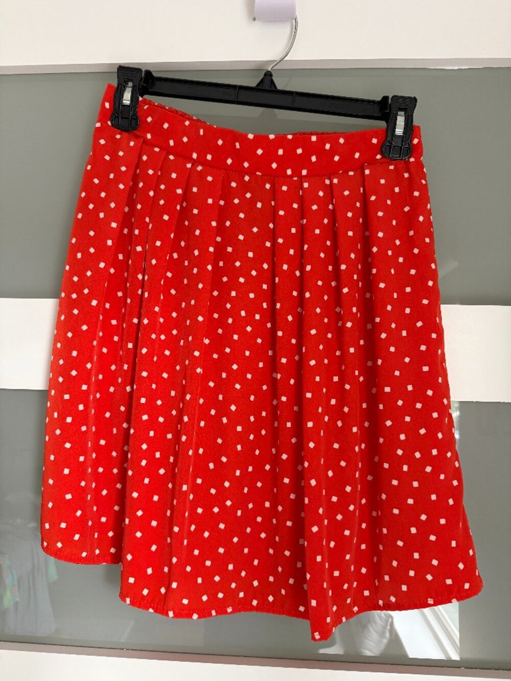Aina Be Size M Red Square Print Pleated Skirt